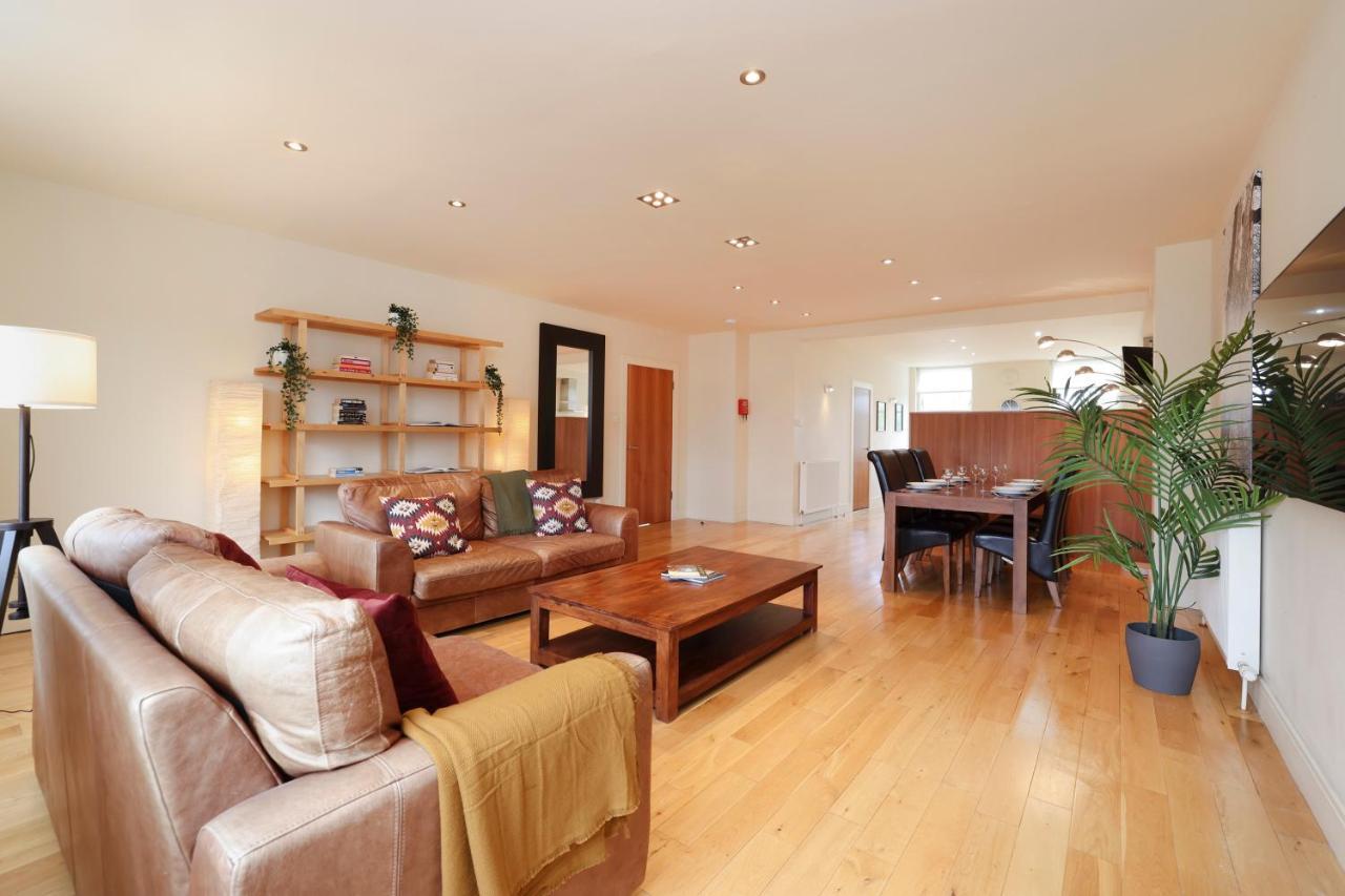 Joivy Spacious 2 Bed,2 Bath Flat, Free Parking And Rooftop Terrace EDI Exteriér fotografie