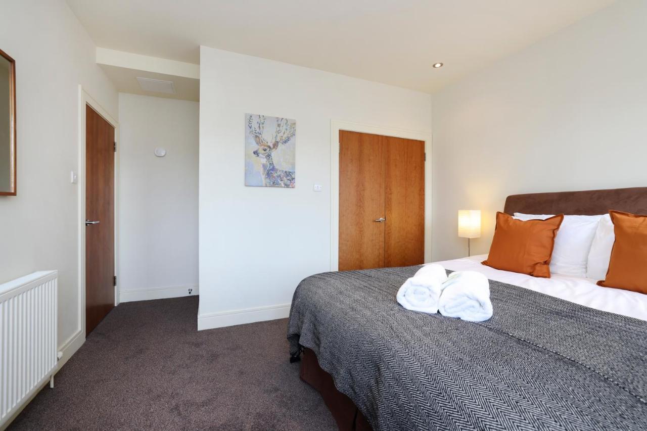 Joivy Spacious 2 Bed,2 Bath Flat, Free Parking And Rooftop Terrace EDI Exteriér fotografie