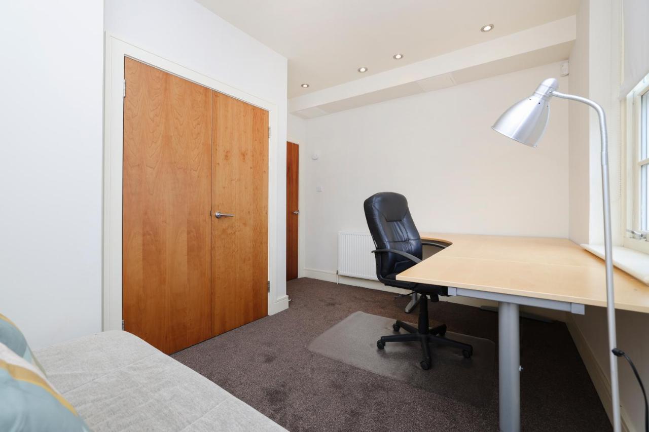Joivy Spacious 2 Bed,2 Bath Flat, Free Parking And Rooftop Terrace EDI Exteriér fotografie